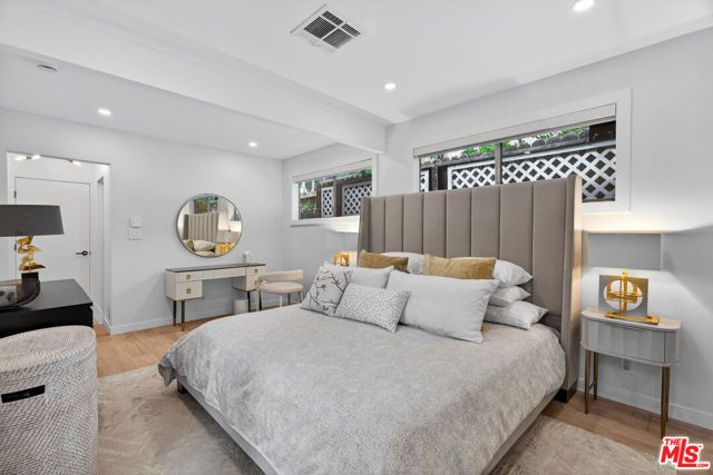 22217 Ybarra Road, Woodland Hills (los Angeles), CA 91364