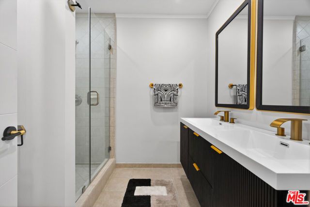 22217 Ybarra Road, Woodland Hills (los Angeles), CA 91364