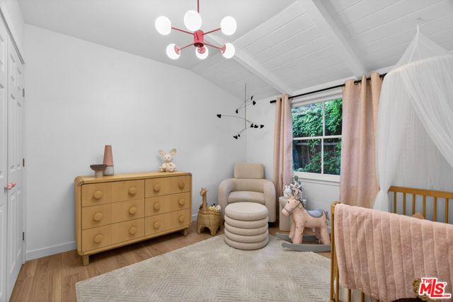 22217 Ybarra Road, Woodland Hills (los Angeles), CA 91364