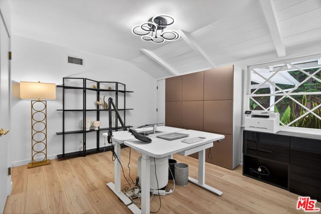 22217 Ybarra Road, Woodland Hills (los Angeles), CA 91364