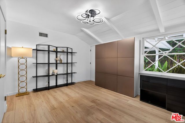 22217 Ybarra Road, Woodland Hills (los Angeles), CA 91364