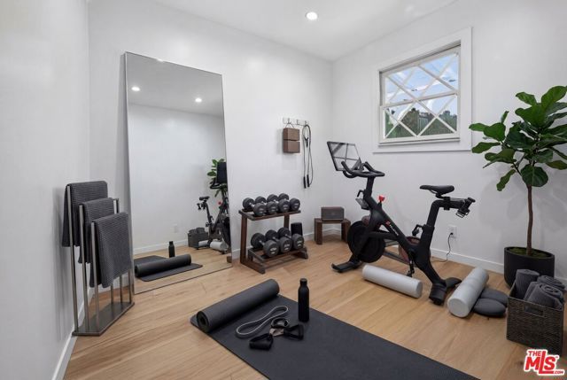 22217 Ybarra Road, Woodland Hills (los Angeles), CA 91364