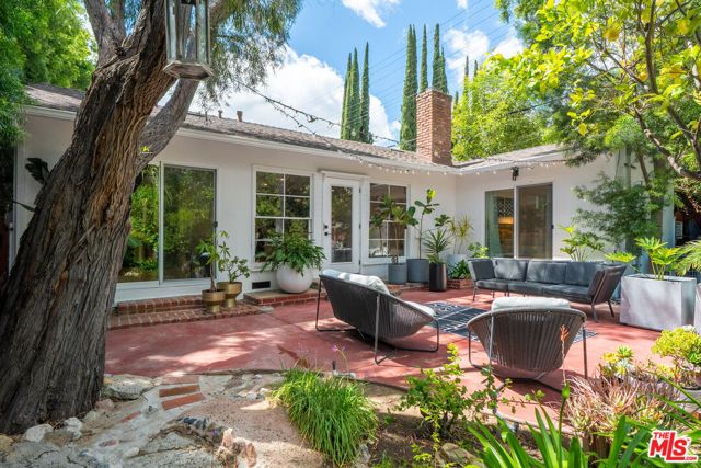 22217 Ybarra Road, Woodland Hills (los Angeles), CA 91364