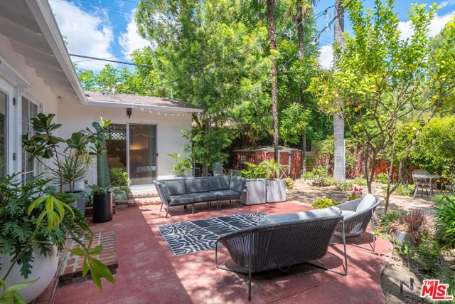 22217 Ybarra Road, Woodland Hills (los Angeles), CA 91364