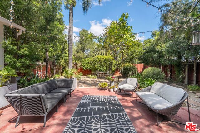 22217 Ybarra Road, Woodland Hills (los Angeles), CA 91364
