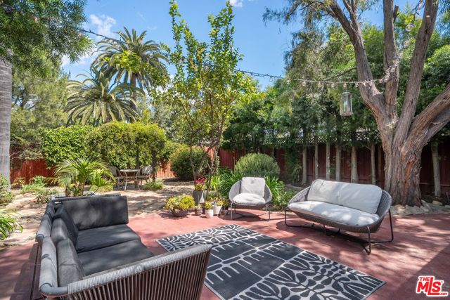 22217 Ybarra Road, Woodland Hills (los Angeles), CA 91364