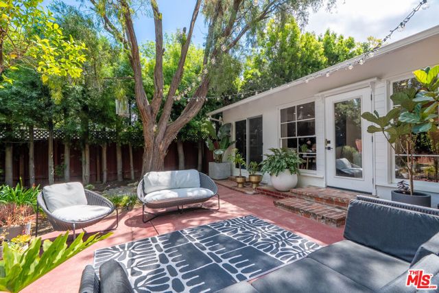 22217 Ybarra Road, Woodland Hills (los Angeles), CA 91364