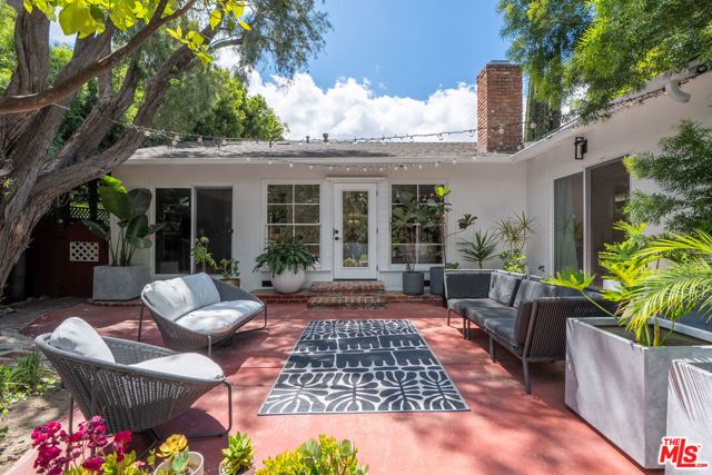 22217 Ybarra Road, Woodland Hills (los Angeles), CA 91364