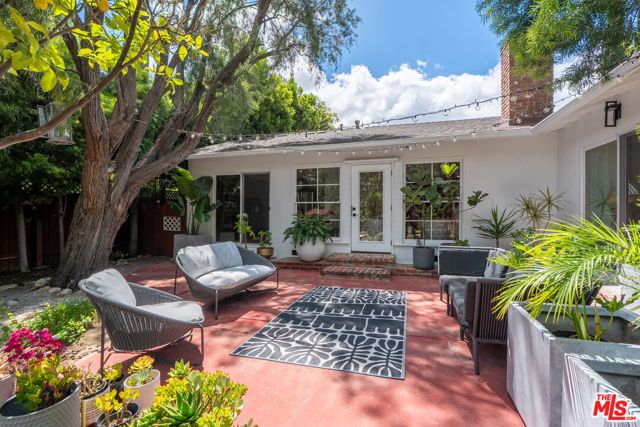 22217 Ybarra Road, Woodland Hills (los Angeles), CA 91364