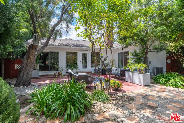 22217 Ybarra Road, Woodland Hills (los Angeles), CA 91364