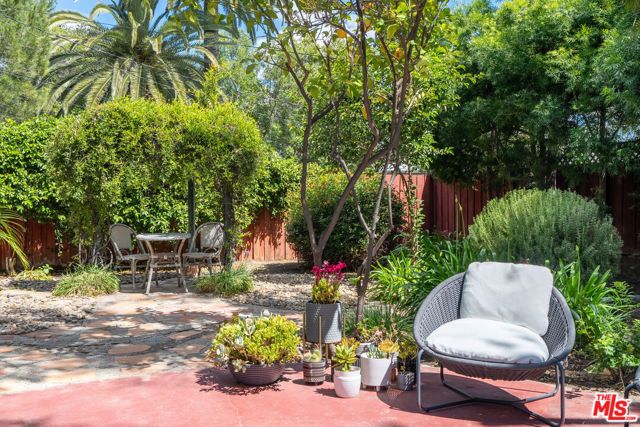 22217 Ybarra Road, Woodland Hills (los Angeles), CA 91364