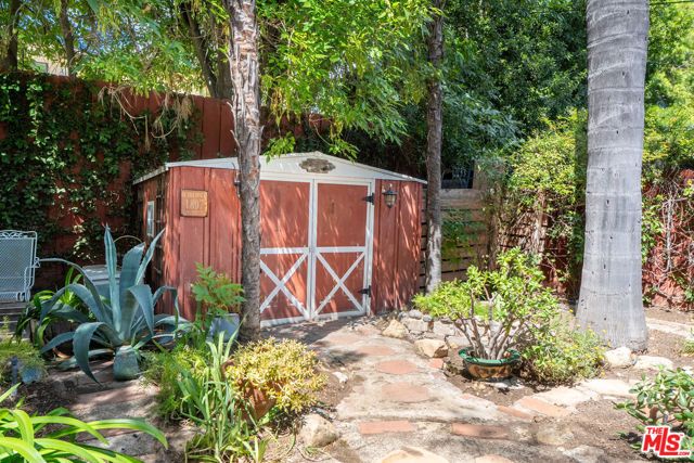 22217 Ybarra Road, Woodland Hills (los Angeles), CA 91364