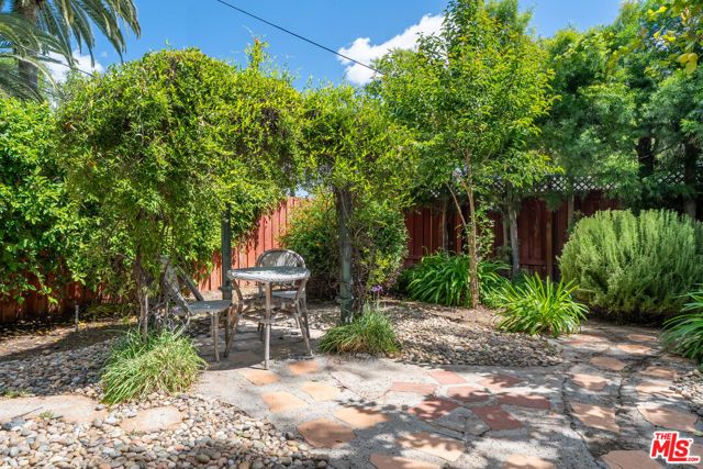 22217 Ybarra Road, Woodland Hills (los Angeles), CA 91364