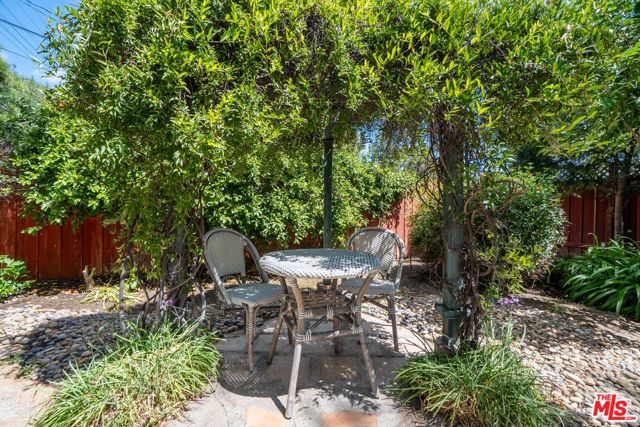22217 Ybarra Road, Woodland Hills (los Angeles), CA 91364