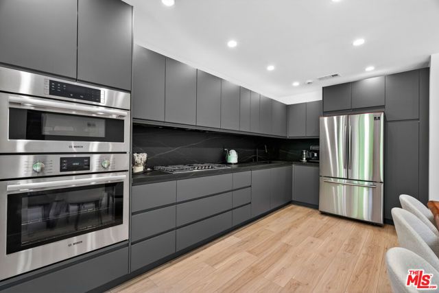 22217 Ybarra Road, Woodland Hills (los Angeles), CA 91364