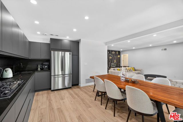 22217 Ybarra Road, Woodland Hills (los Angeles), CA 91364