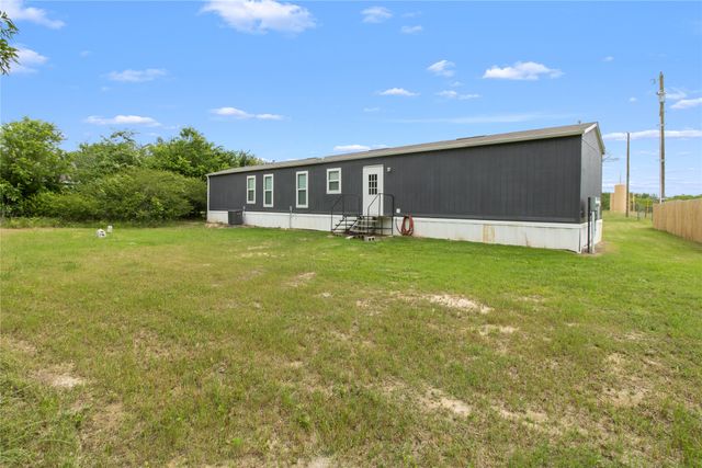 407 SE County Road 3040, Corsicana, TX 75109