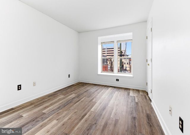 576 WASHINGTON ST, Camden, NJ 08103