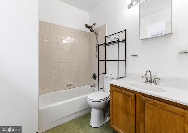 576 WASHINGTON ST, Camden, NJ 08103