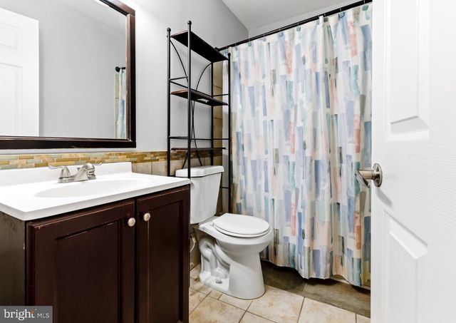 576 WASHINGTON ST, Camden, NJ 08103