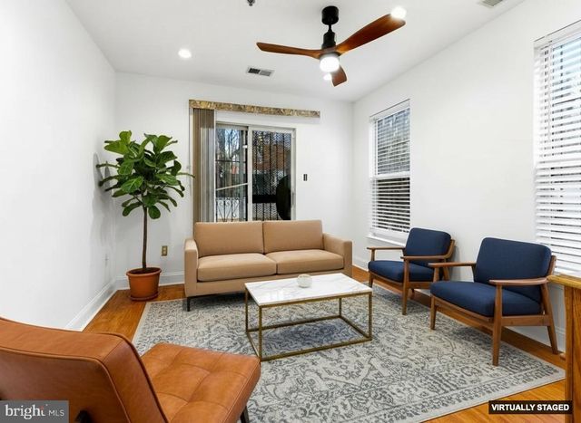 576 WASHINGTON ST, Camden, NJ 08103