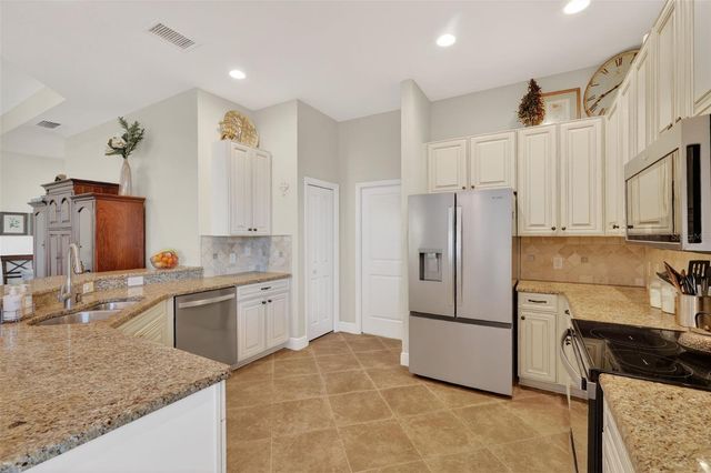 10075 LAKE MIONA WAY, Oxford, FL 34484