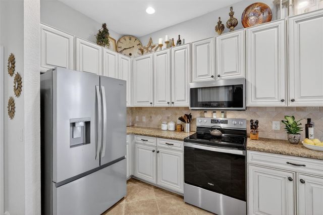 10075 LAKE MIONA WAY, Oxford, FL 34484