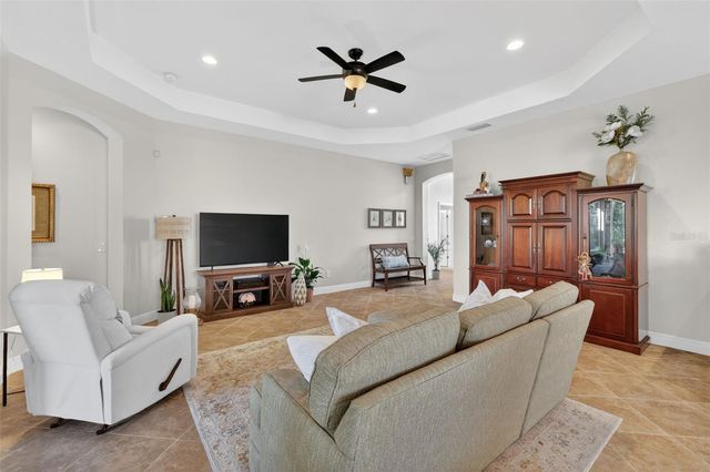 10075 LAKE MIONA WAY, Oxford, FL 34484