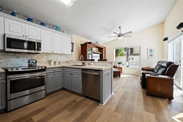 372 NW 45th Terrace, Deerfield Beach, FL 33442