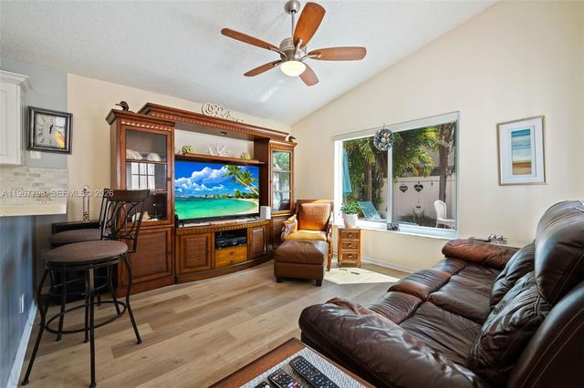 372 NW 45th Terrace, Deerfield Beach, FL 33442
