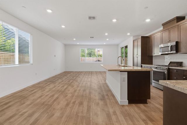 457 Avendale Dr, Manteca, CA 95337