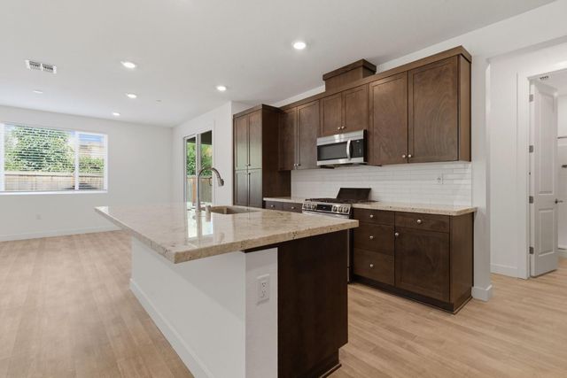 457 Avendale Dr, Manteca, CA 95337