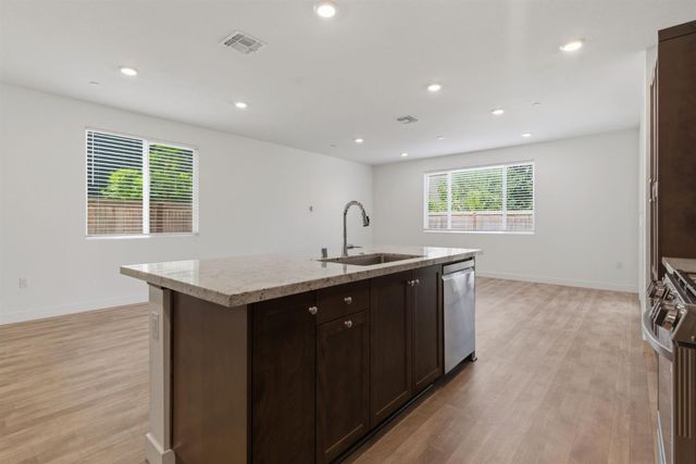 457 Avendale Dr, Manteca, CA 95337