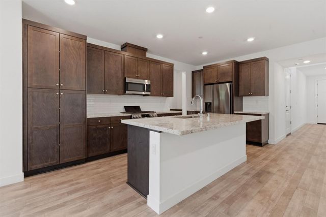 457 Avendale Dr, Manteca, CA 95337