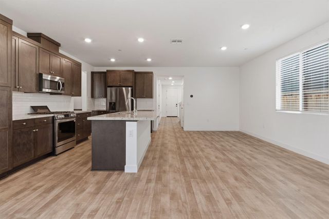 457 Avendale Dr, Manteca, CA 95337
