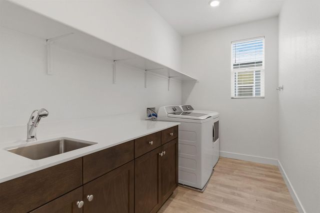 457 Avendale Dr, Manteca, CA 95337