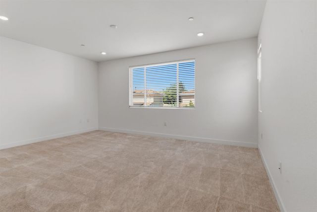 457 Avendale Dr, Manteca, CA 95337