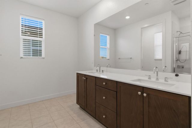 457 Avendale Dr, Manteca, CA 95337