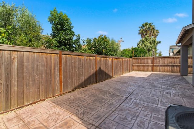 457 Avendale Dr, Manteca, CA 95337
