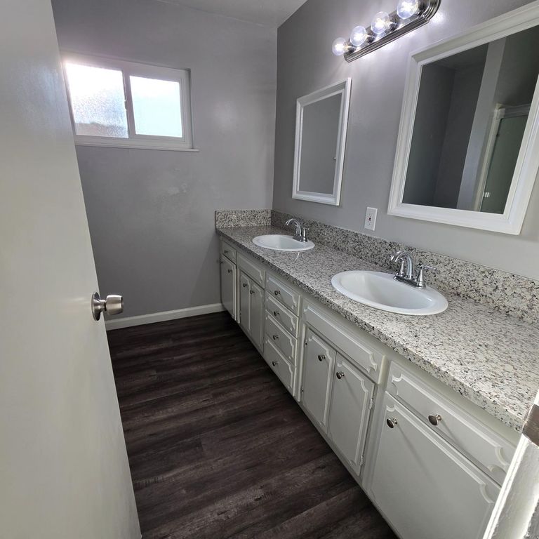 Image 12 of property listing at 3138 W Norwich Avenue, Fresno, CA 93722