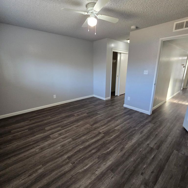 Image 15 of property listing at 3138 W Norwich Avenue, Fresno, CA 93722