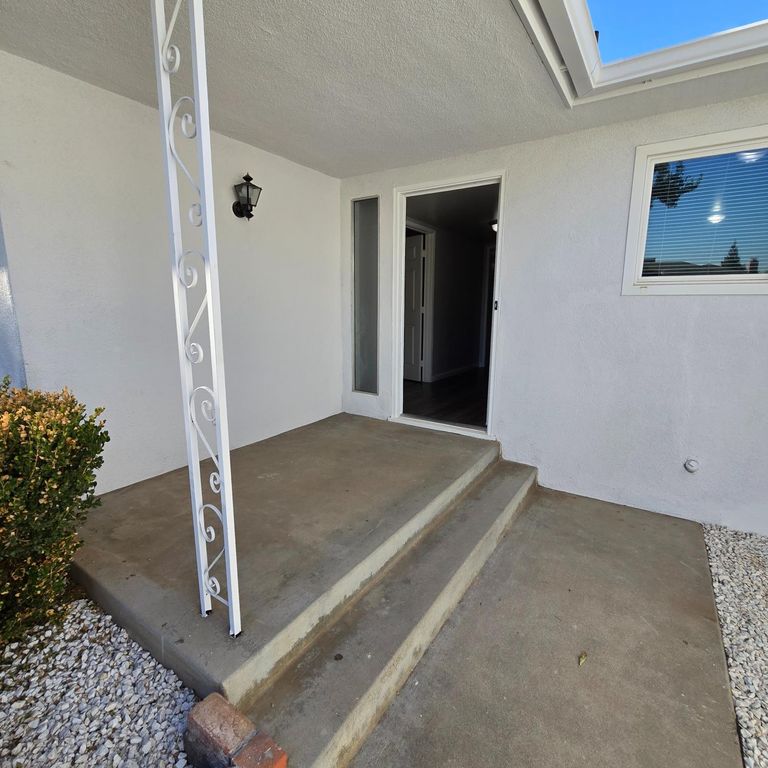 Image 3 of property listing at 3138 W Norwich Avenue, Fresno, CA 93722