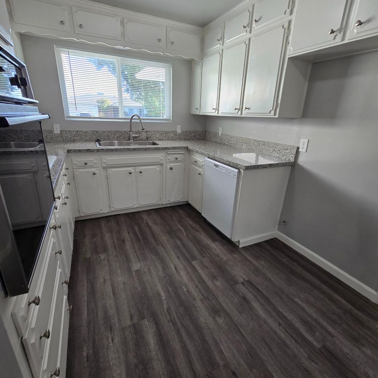Image 8 of property listing at 3138 W Norwich Avenue, Fresno, CA 93722
