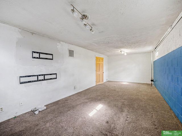 1804 N 48 Avenue, Omaha, NE 68104
