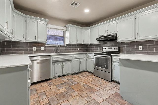 1409 Wilcox Lane, Yukon, OK 73099