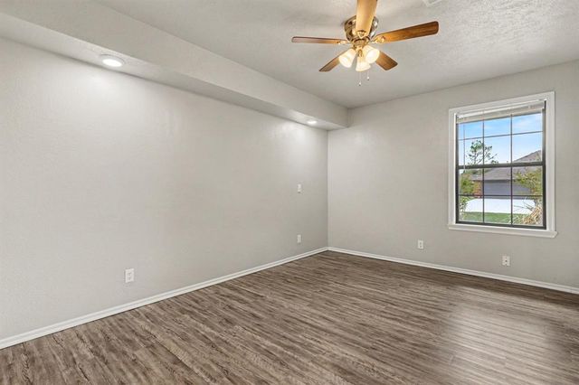 1409 Wilcox Lane, Yukon, OK 73099