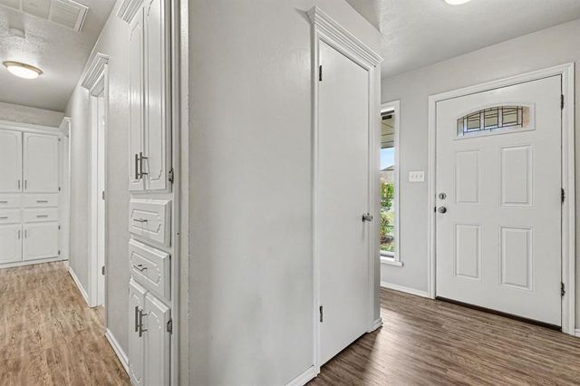 1409 Wilcox Lane, Yukon, OK 73099