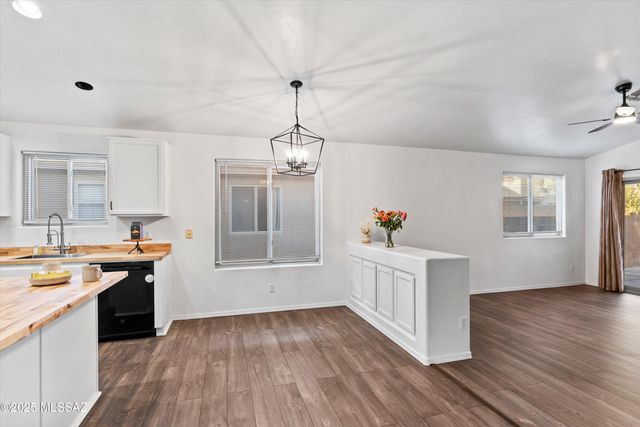 8806 E Mountain Spring Drive, Tucson, AZ 85747