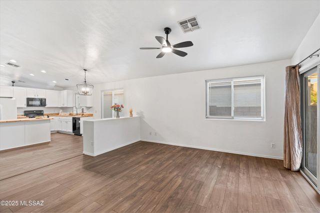 8806 E Mountain Spring Drive, Tucson, AZ 85747