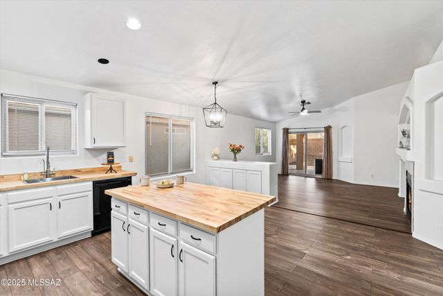 8806 E Mountain Spring Drive, Tucson, AZ 85747